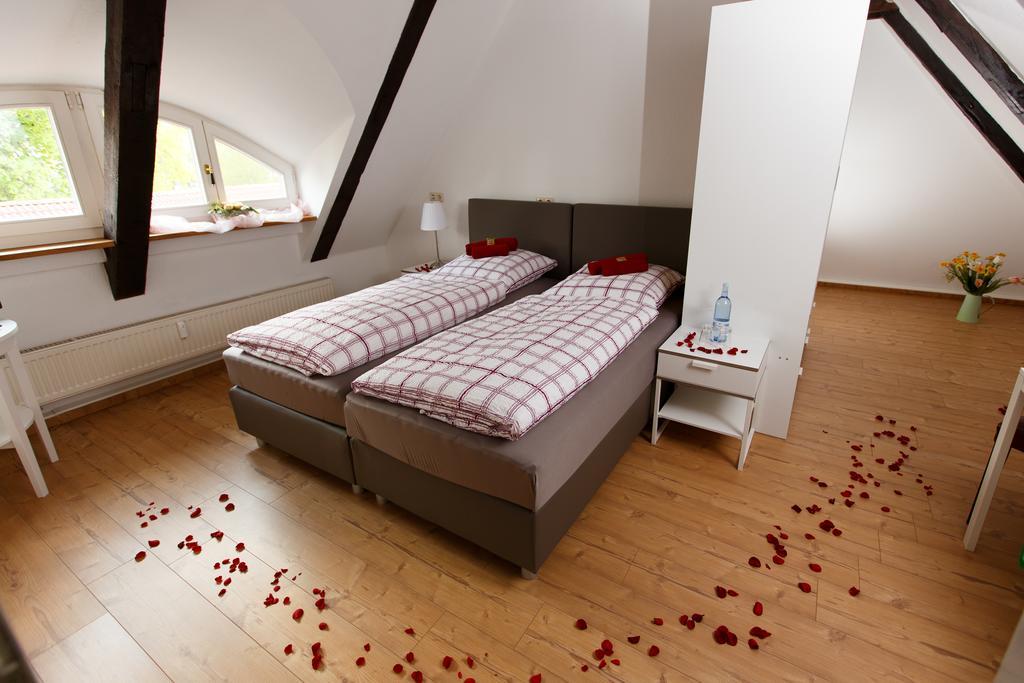 Pension Altes Burghotel Neustadt-Glewe Esterno foto